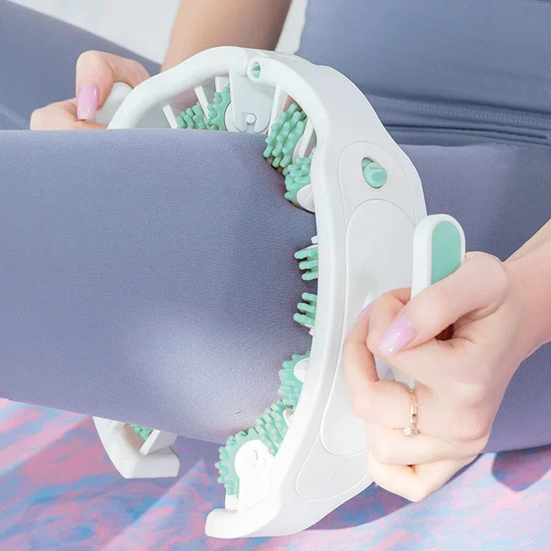 The LiftFlow™ roller closed around a thigh, both handles held